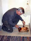 Jim Carves the Turkey.jpg (26808 bytes)